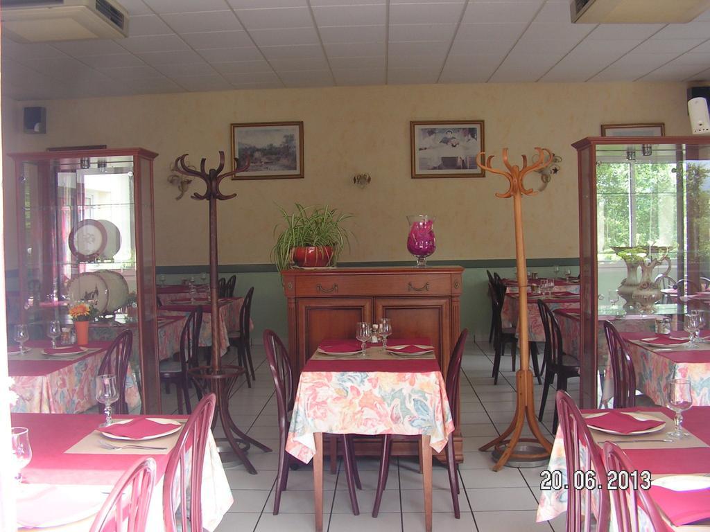 Le Bois Joli Hotel Massais Bagian luar foto