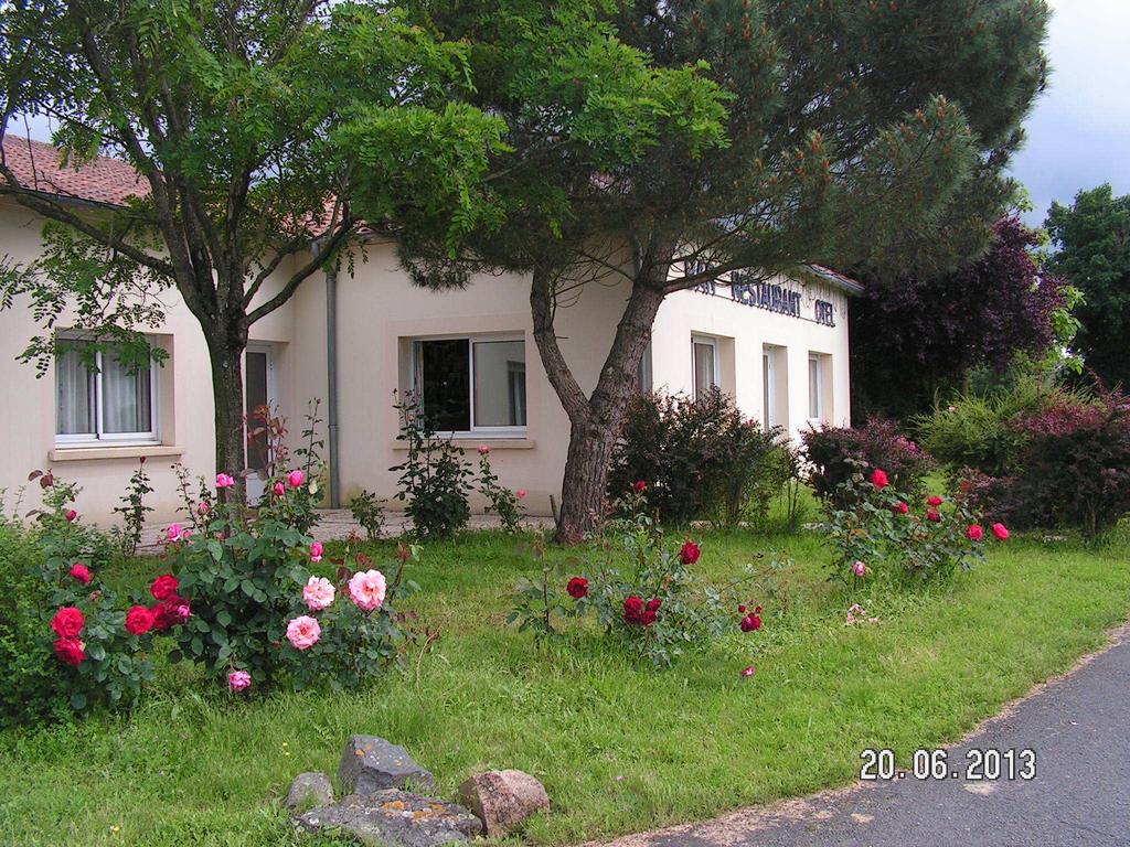 Le Bois Joli Hotel Massais Bagian luar foto